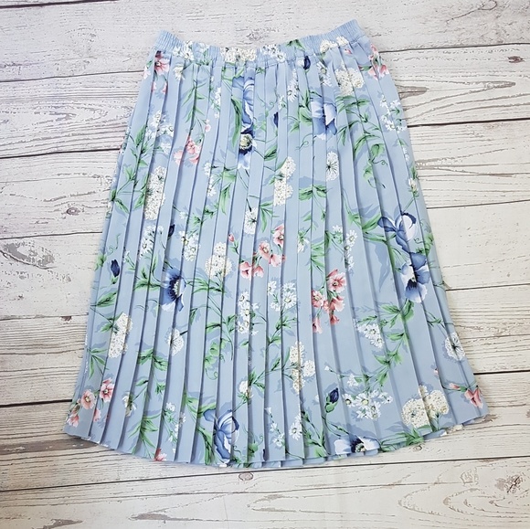 Alfred Dunner Dresses & Skirts - Vintage floral skirt with splits.